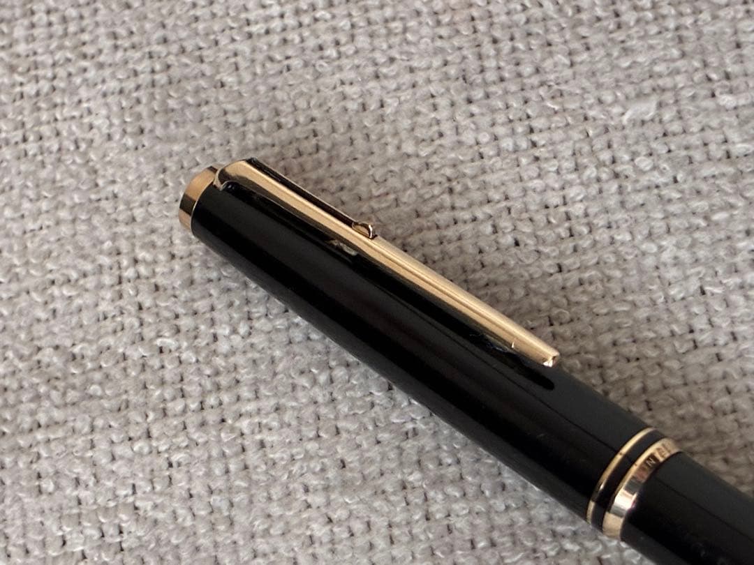 ◾️MONT BLANC モンブラン◾️ハンマートリガー式ボールペン◾️黒色／金色◾️