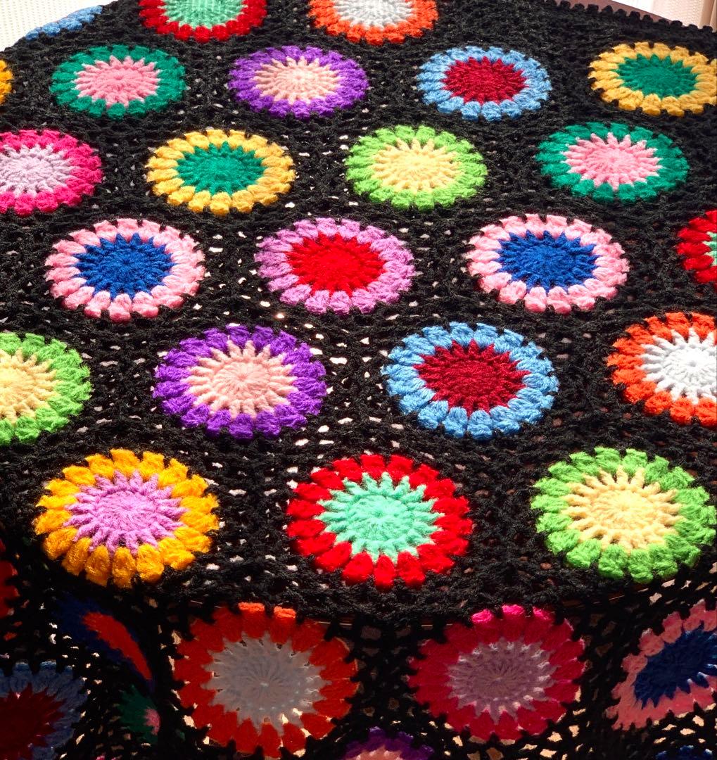 ハンドメイド　かぎ針編み　花モチーフ　ブランケット　ひざ掛け　黒