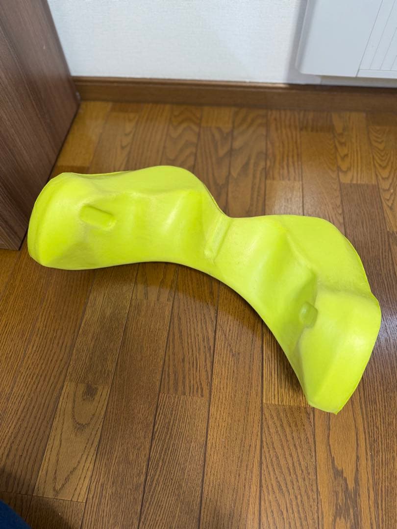 美品！【西川】Keeps キープス ランバークッション 腰枕 ブラック