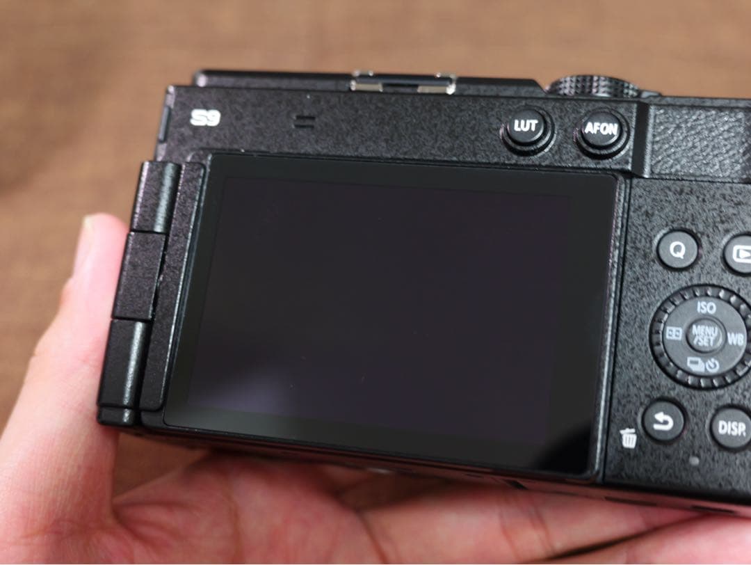LUMIX S9ボディ　ブラック 26mm f8＋グリップ付属