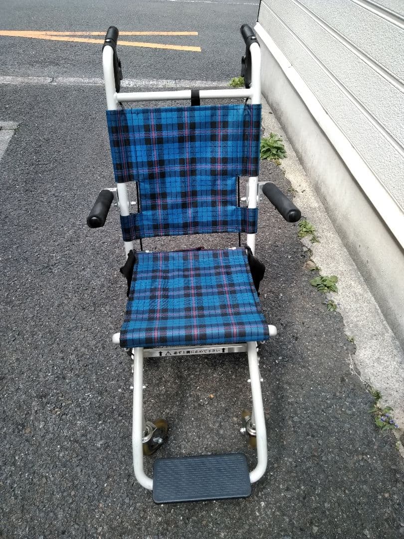 マキテック 折りたたみ式介助用車椅子