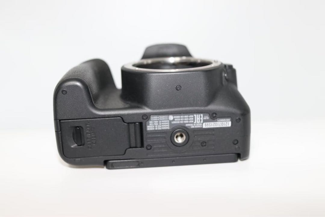 ☆美品【Canon】EOS Kiss X9 ボディ キャノン キヤノン