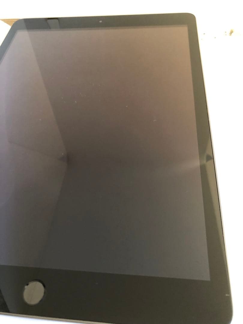 【完動品】iPad 第8世代 128GB 【すぐ発送】