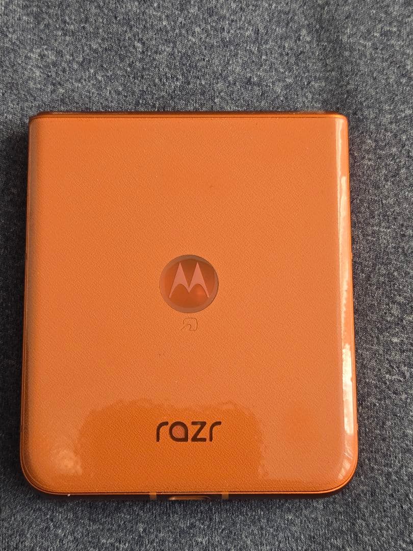【週末限定価格】ソフトバンク Motorola razr50s