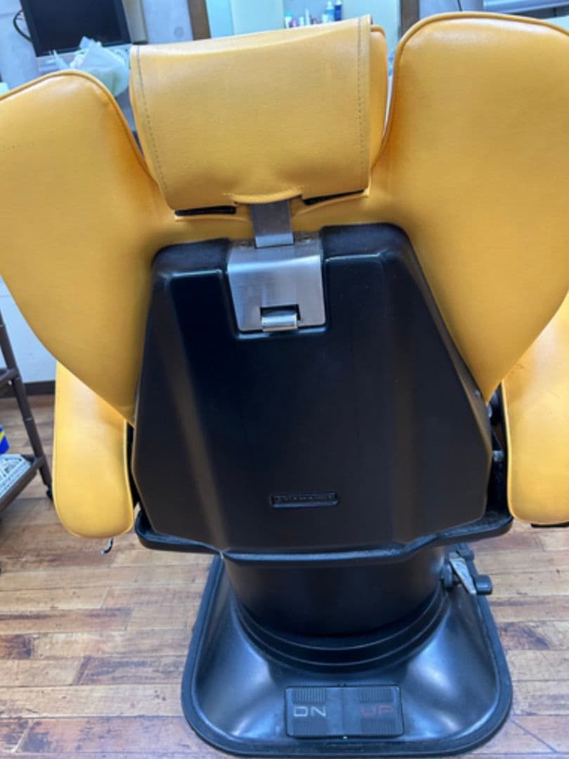 新明和 WITH 理容椅子 BC1717 電動チェア カットチェア 理容室