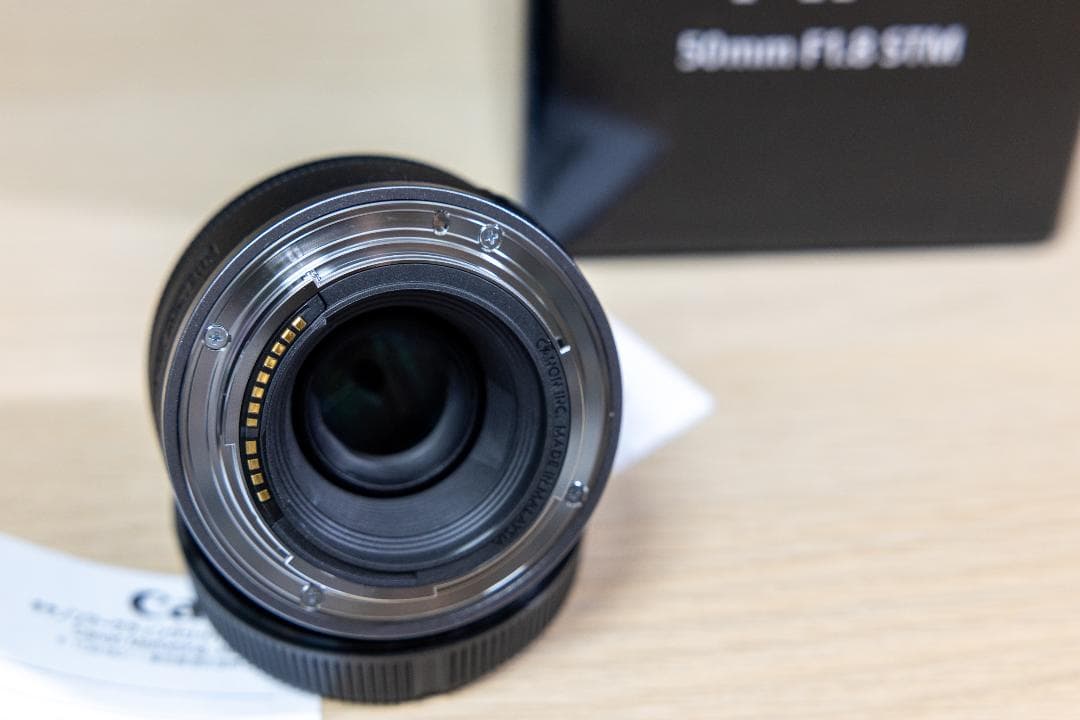 Canon RF50mm F1.8 STM 社外フード付き