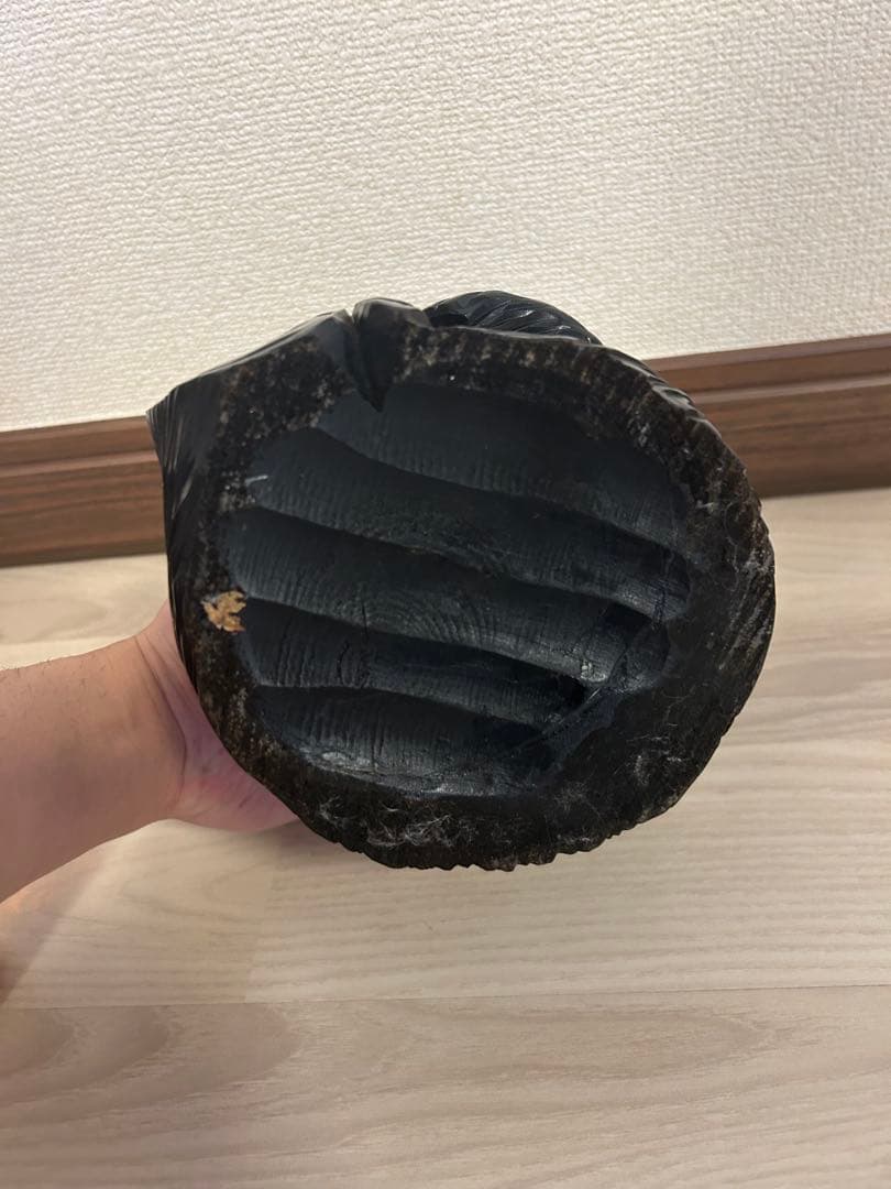 木彫り熊　サントリーミニ角瓶　古酒プレミアム抱え　未開栓