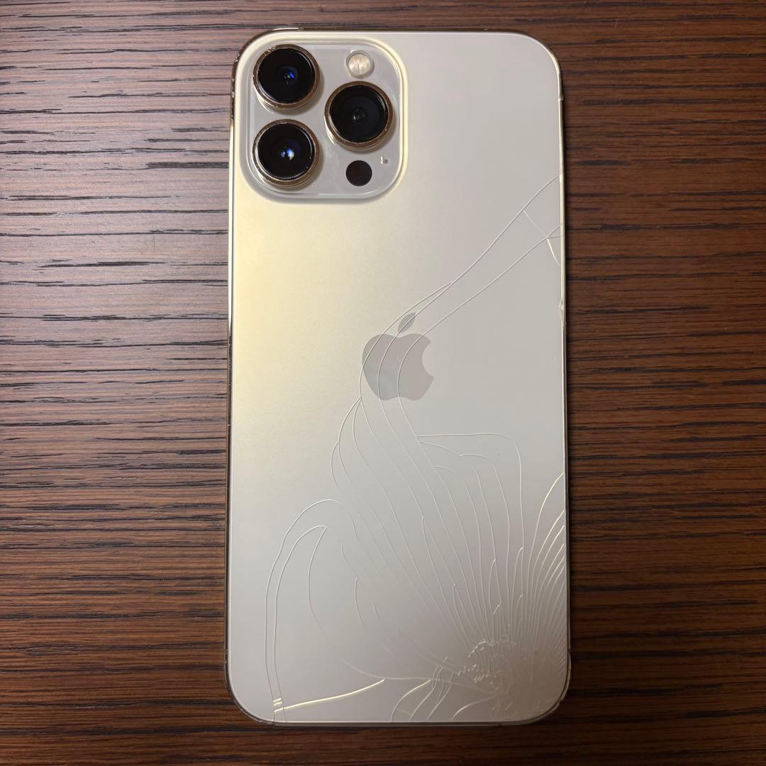 iPhone 13 Pro Max Gold 本体 背面ひび割れ