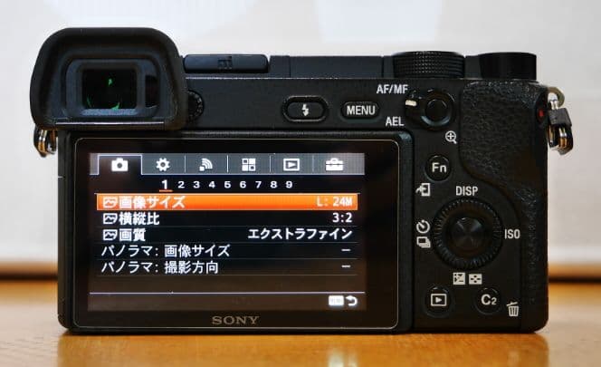SONY α6300 ＋ 16-70mm f4レンズ付き ミラーレス一眼カメラ