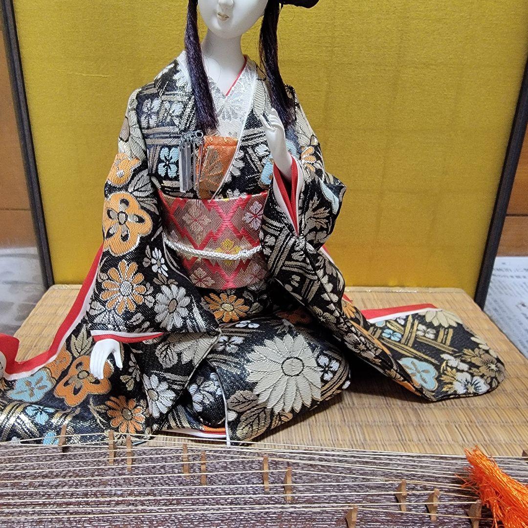 陶器製 日本人形 黒い着物 琴付 ガラスケース付