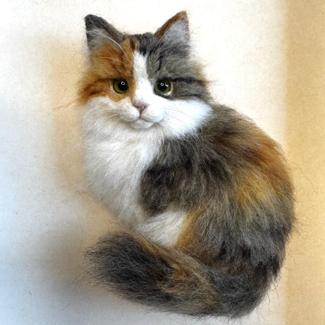 羊毛フェルト猫 三毛猫(ロングコート)ブローチ