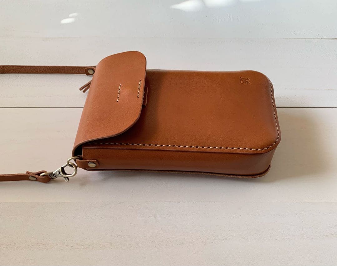 A 大きめ厚め ポシェット 栃木レザー ハンドメイド 本革 スマホポシェット