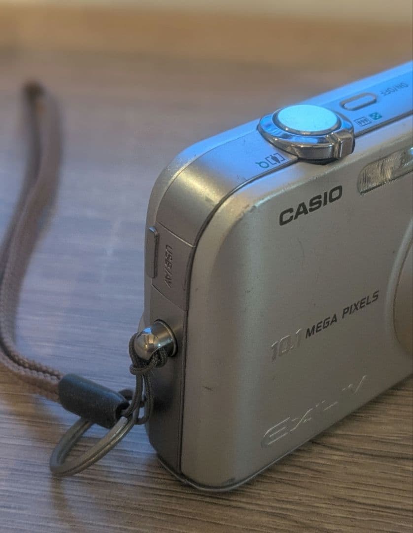 ♥限定お値下げ♥カシオ CASIO EXILIM EX-Z1050 シルバー
