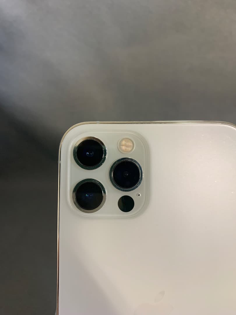 美品　国内版　SIMフリー　iPhone12 Pro 256GB シルバー色