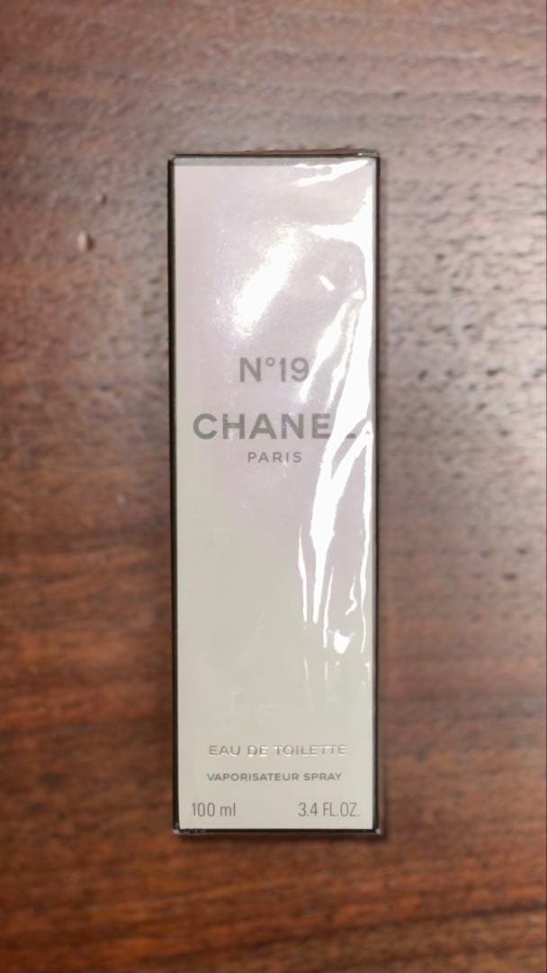 未開封+ 半額！！！CHANEL (シャネル) No. 19