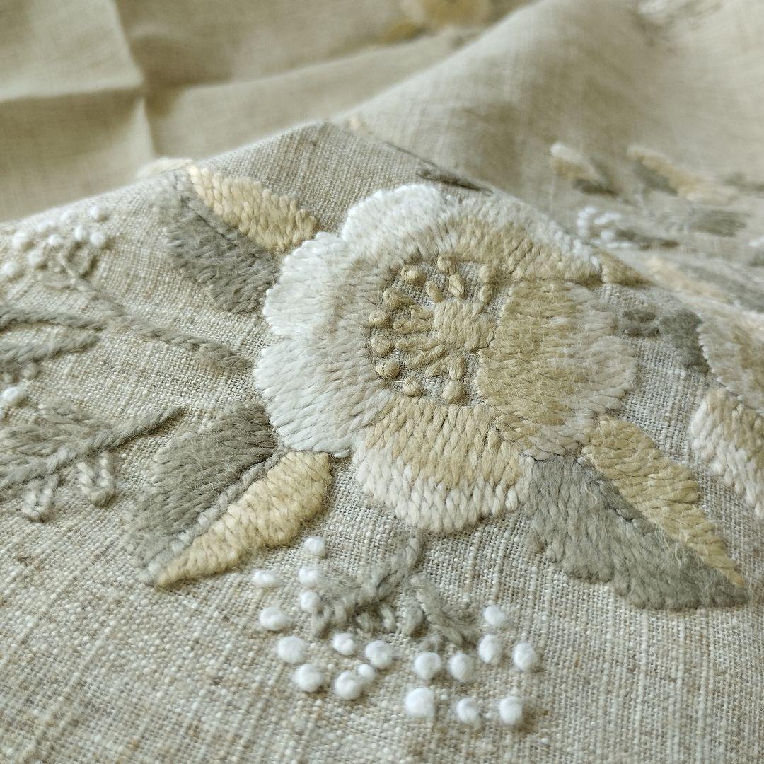 やわらかな色合い フレンチノット刺繍 カロチャ刺繍 混紡リネンクロス