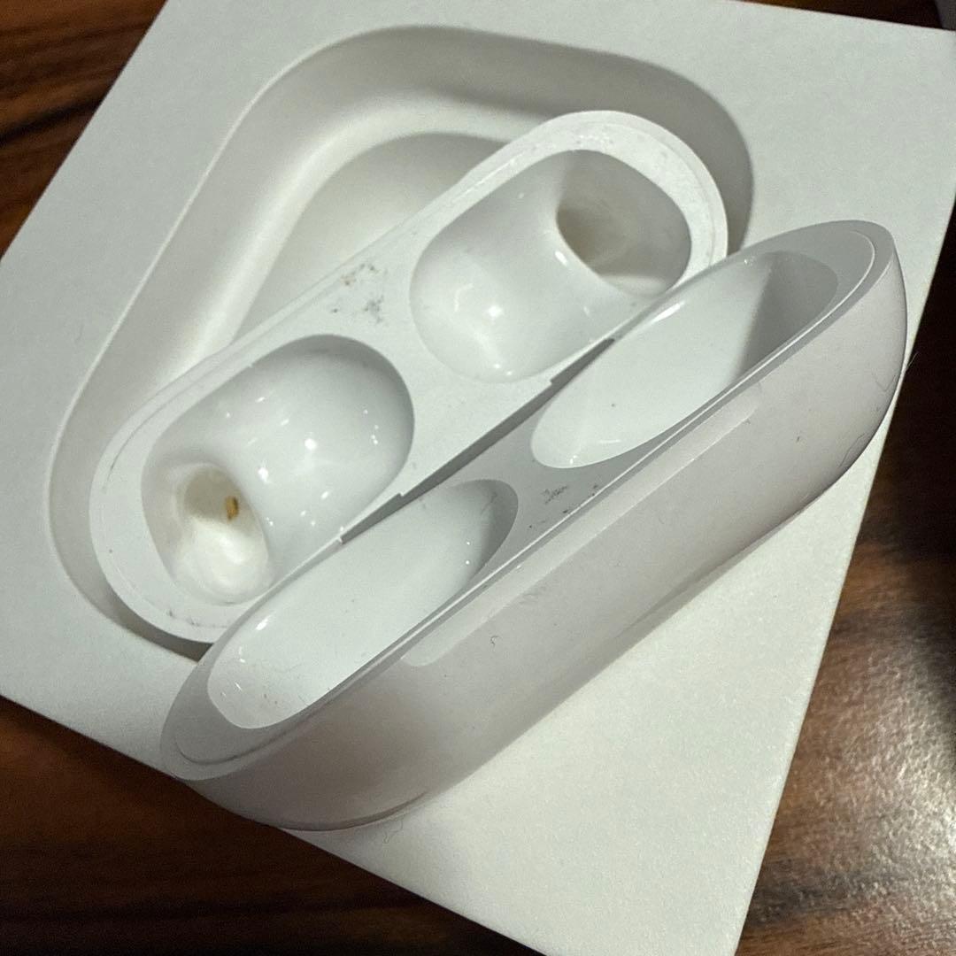 【純正品】AirPods Pro 第2世代 充電ケース ＋ 付属品完備（本体無