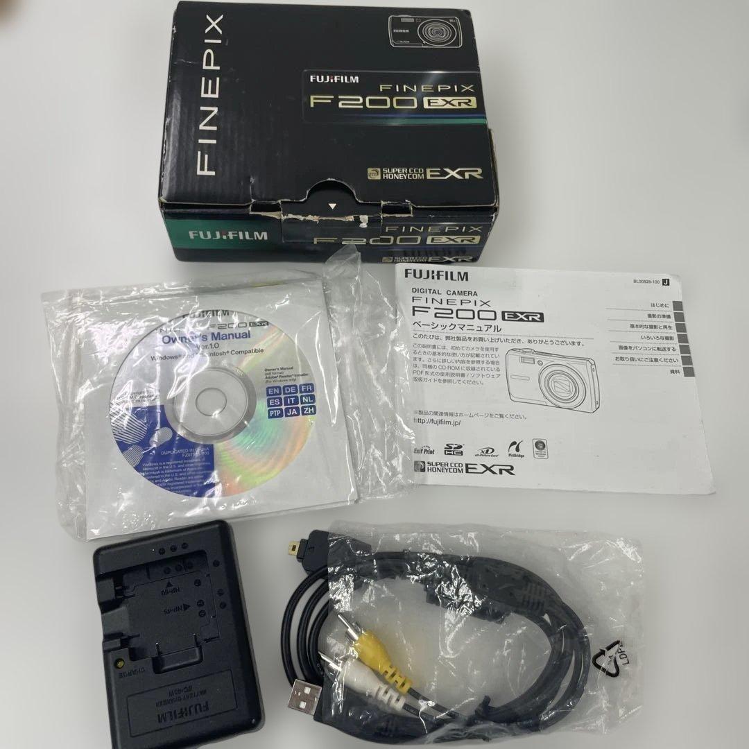 【美品】フジフィルム　FUJIFILM FinePix F200EXR ゴールド