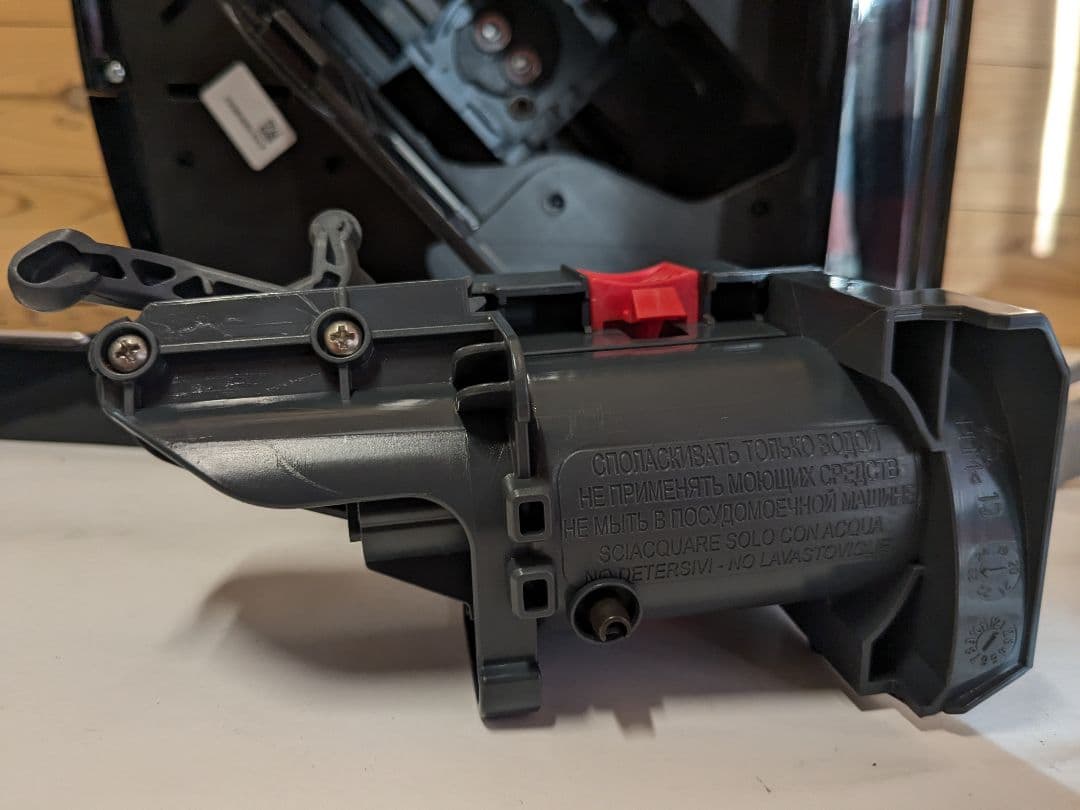 DeLonghi　デロンギ　Sブラック コーヒーメーカー　ECAM22112B