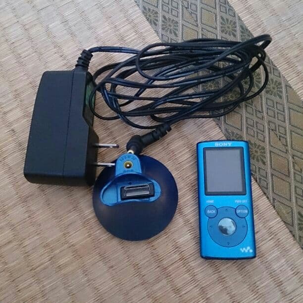 ポータブルプレーヤー SONY WALKMAN NW-E052  2GB