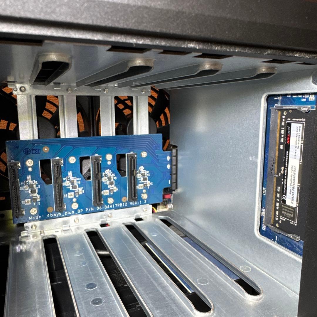 Synology DS920+ 4ベイ NAS HDDなし
