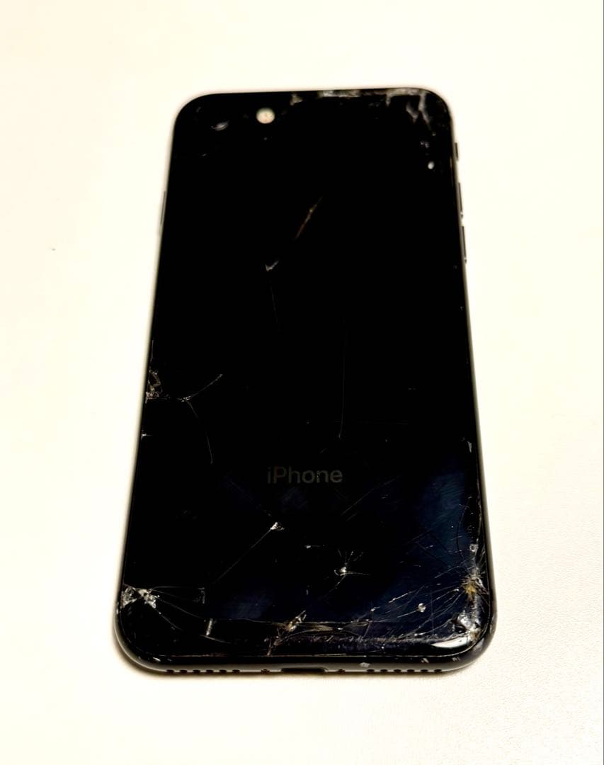 iPhone 8 64GB 背面割れ カメラ難あり