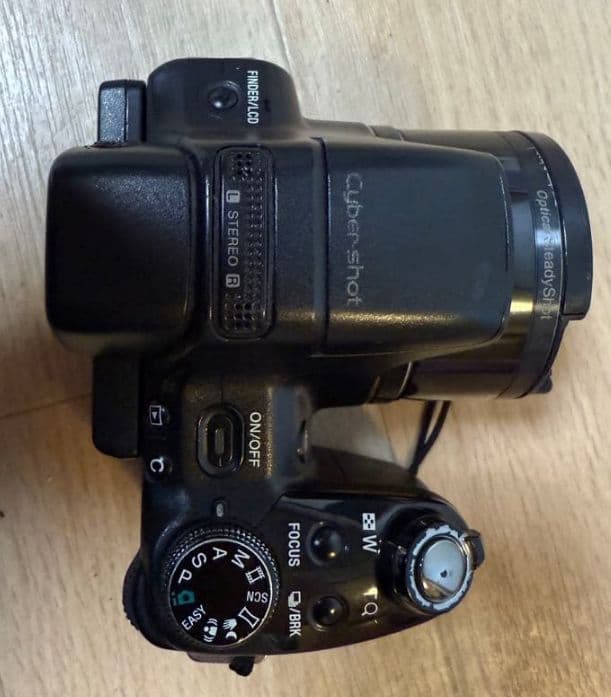SONY Cyber-shot DSC-HX1（画面点あり）