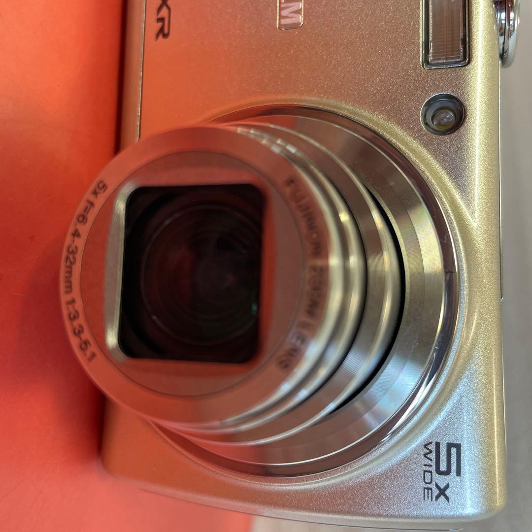 シルバー コンパクトデジタルカメラ finPix F200EXR 美品