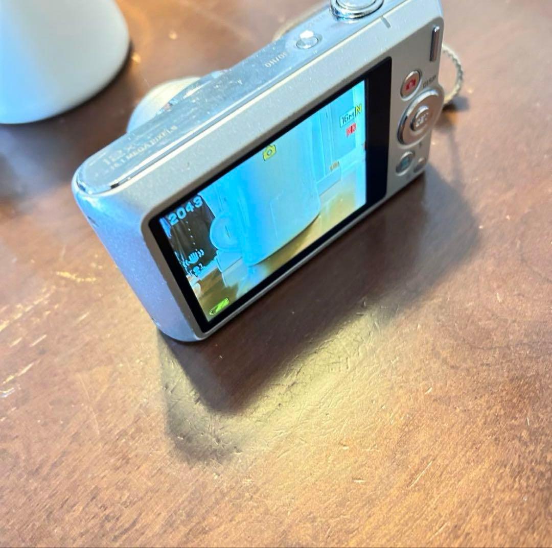 充電器バッテリー付きCASIOカシオ デジタルカメラEX-ZS210SR
