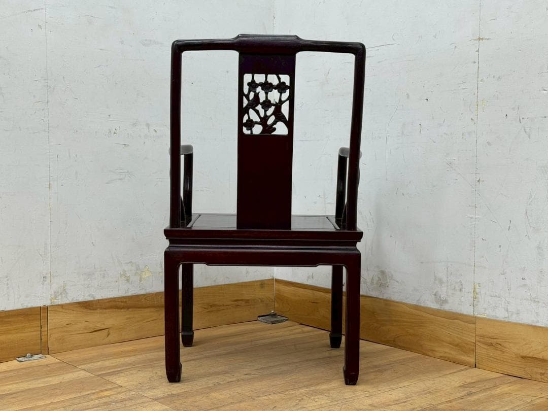 T1625☆中国家具　唐木　花梨　椅子　アームチェア　透かし彫り　アンティーク
