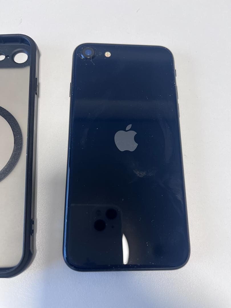 【備品】iPhone SE (第3世代) ブラック ケース付き　バッテリー85％