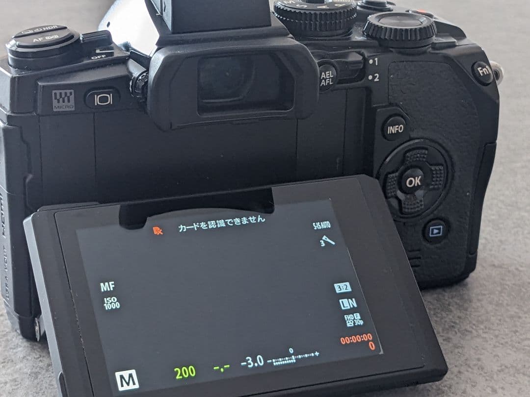 バッテリー2つ OLYMPUS OM-D E-M1 ミラーレス一眼カメラ