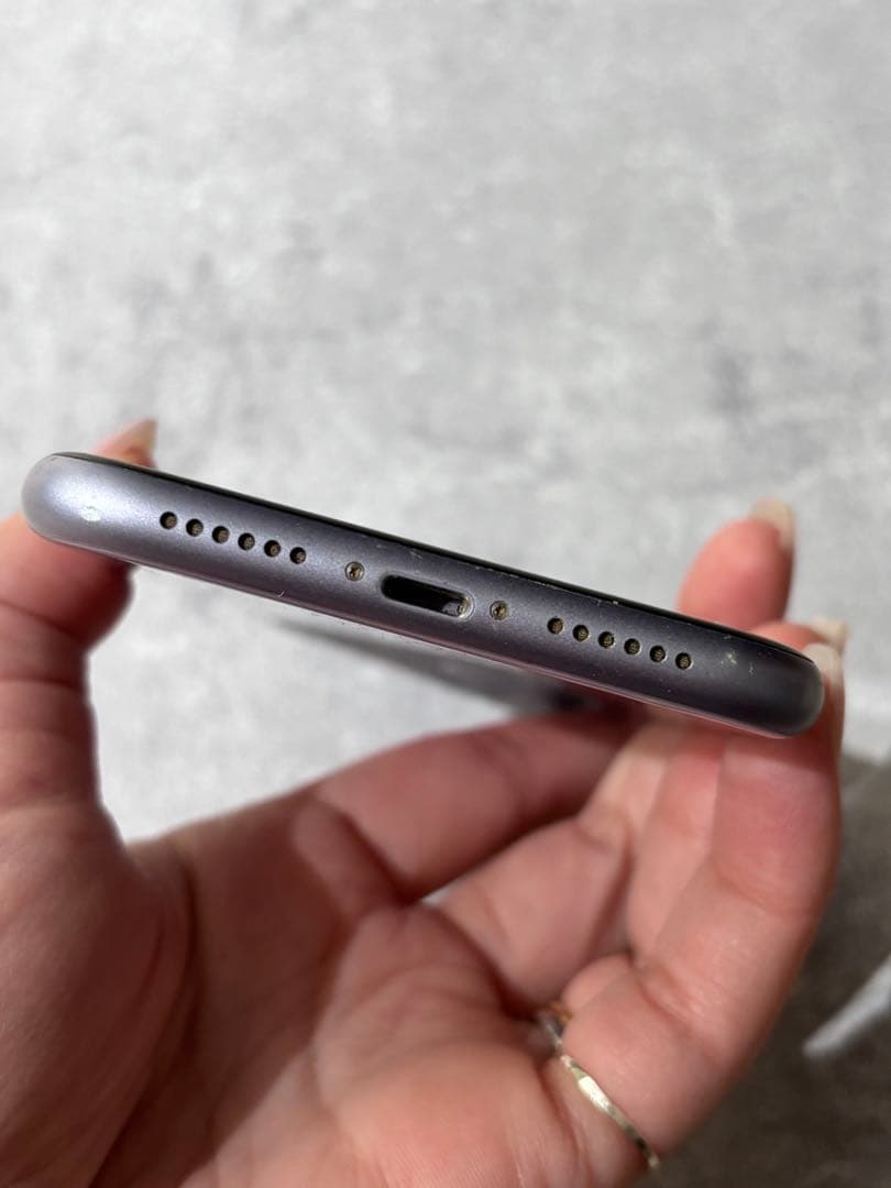 iPhone 11 128GB パープル SIMロックなし バッテリー81%