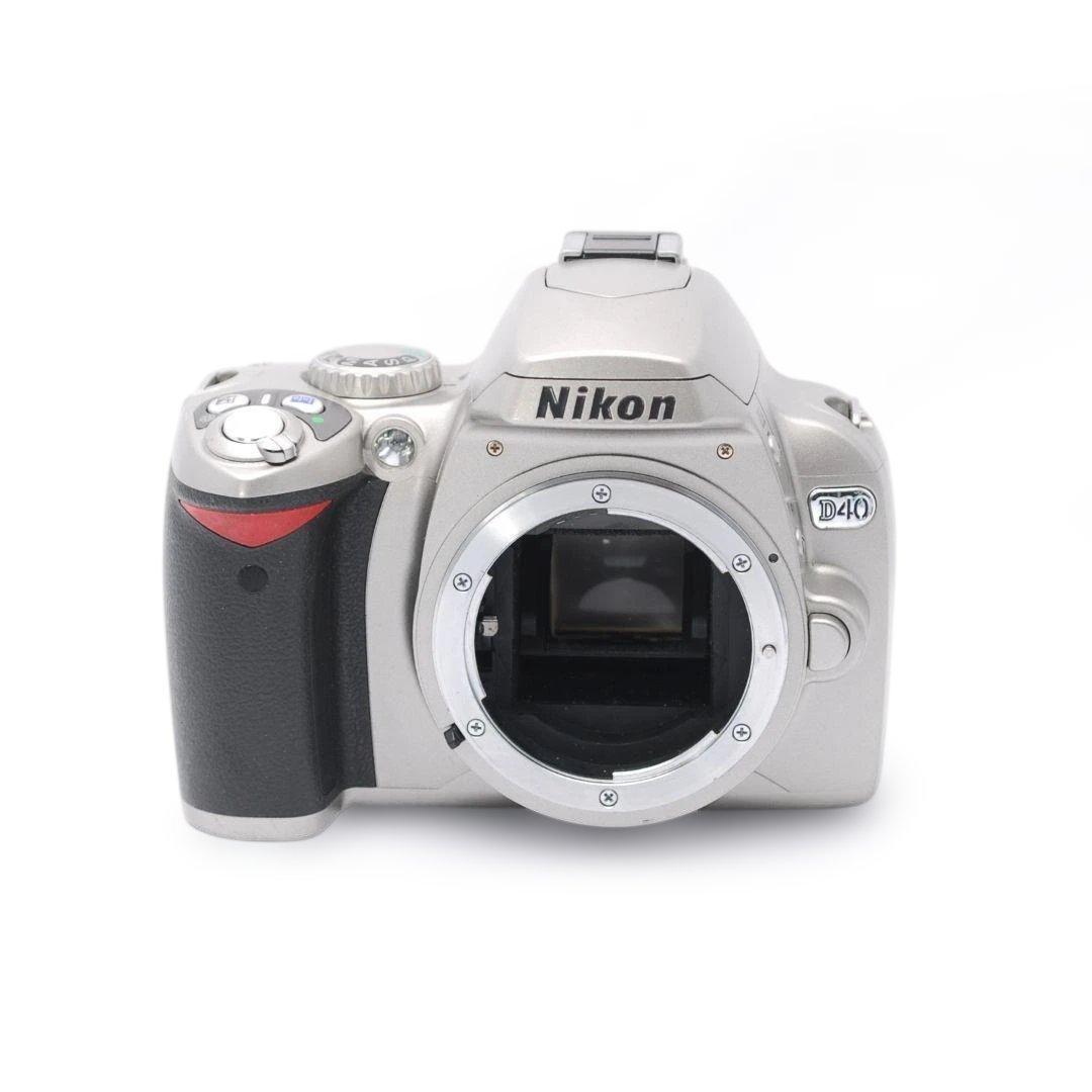 ❤即購入1000円OFF❤ ニコン D40 銀色ボディ 18-55mm 一眼レフ