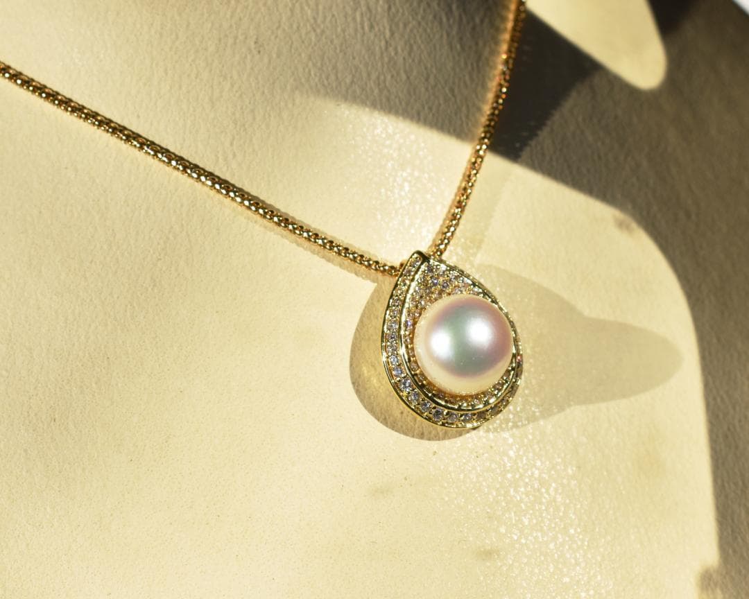 【新品】１８Ｋ　豪華なパールペンダントトップ　ダイヤ付き