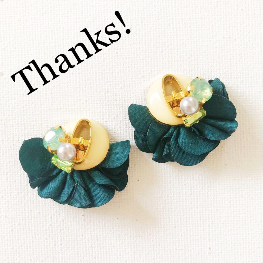 レトロ♡ヴィンテージボタン&キラキラビジューのフラワータッセルピアス／イヤリング