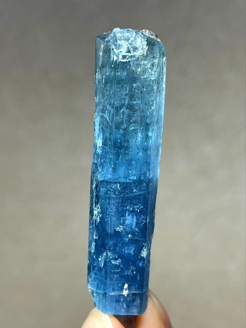 ベトナム産 アクアマリン 大型標本 レインボー入り 結晶イン結晶36.70 ct