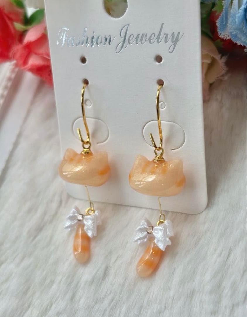 ちまっと♡茶トラ猫ちゃん風　しっぽゆらゆら♡ピアス/イヤリング✩*॰