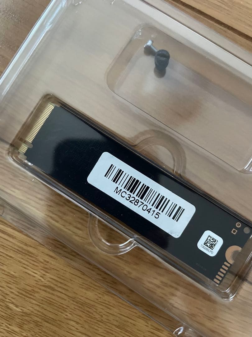 SSD 1TB NVMe M.2 2280 と UGREEN SSD外付けケース