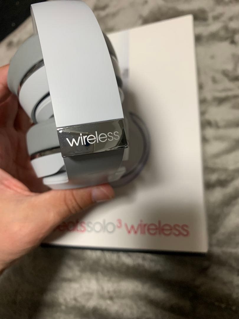 Beats Solo3 wireless シルバー