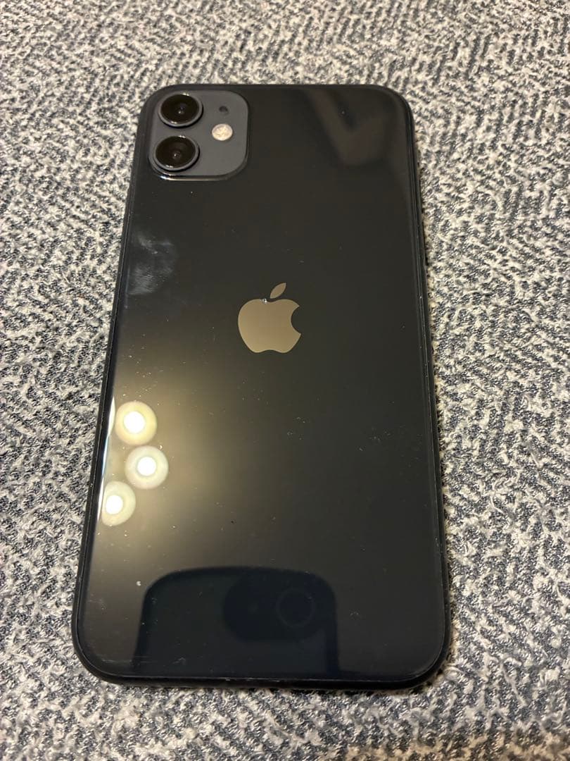 【美品　送料無料】Apple iPhone 11 ブラック 本体