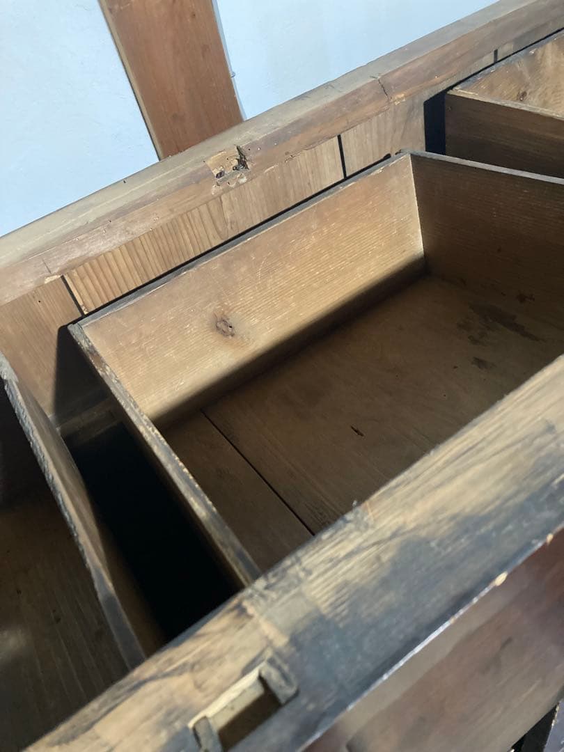 伝統的木製水屋箪笥