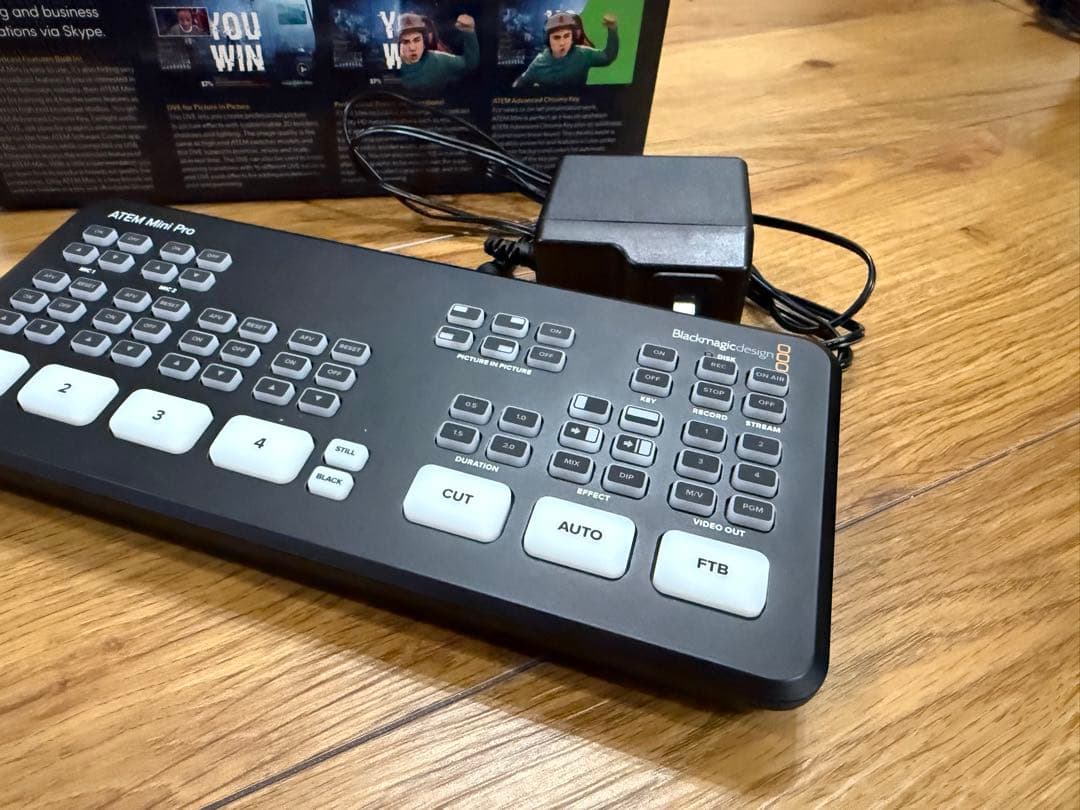 atem mini pro 配信器具　スイッチャー