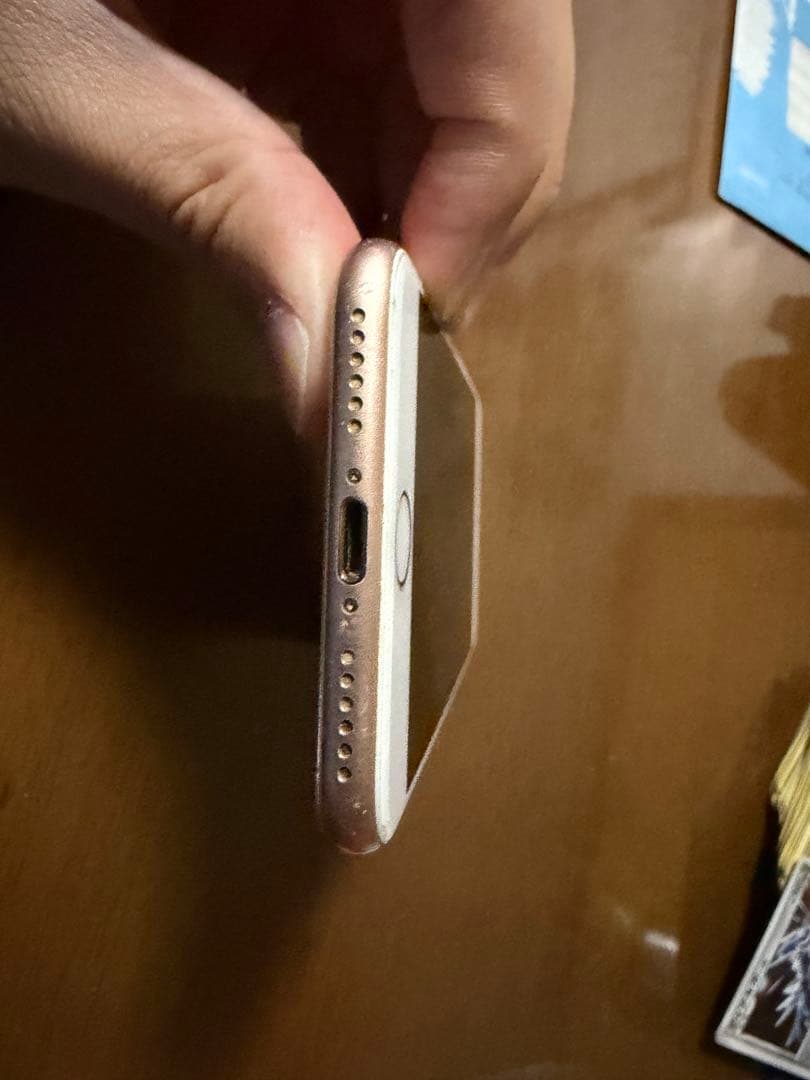 i*e様 Apple iPhone 8 ゴールド 本体