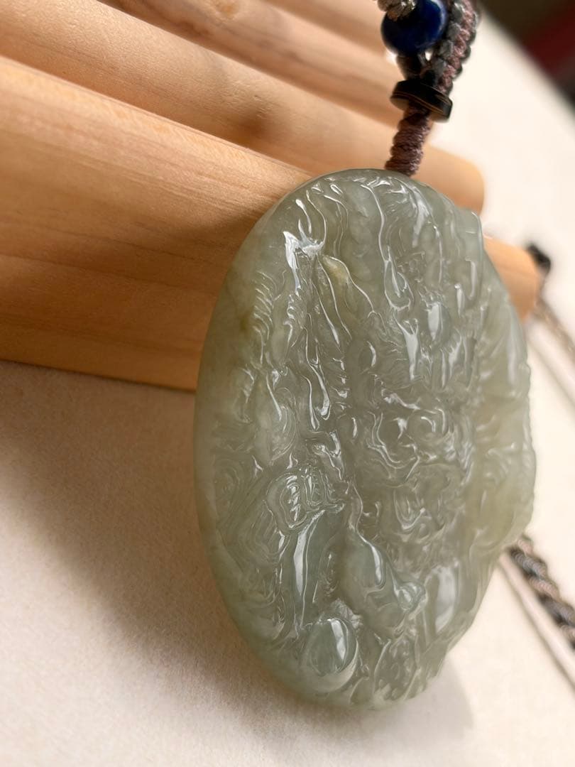 天然翡翠 龍彫りペンダント（望子成龍・手彫り一点物）✨✨✨