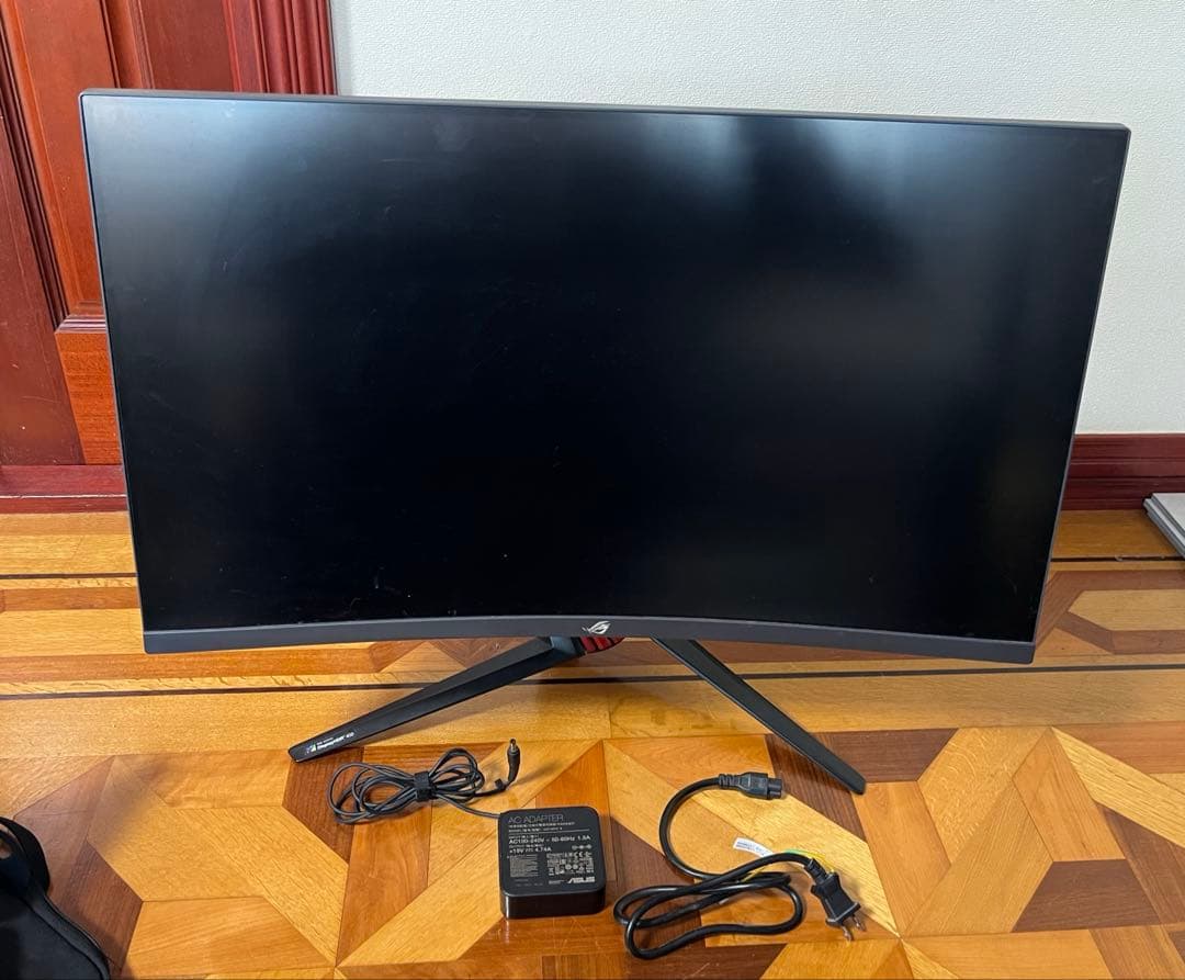 ASUS ゲーミングモニター　ROG STRIX　XG32VQR　31.5インチ
