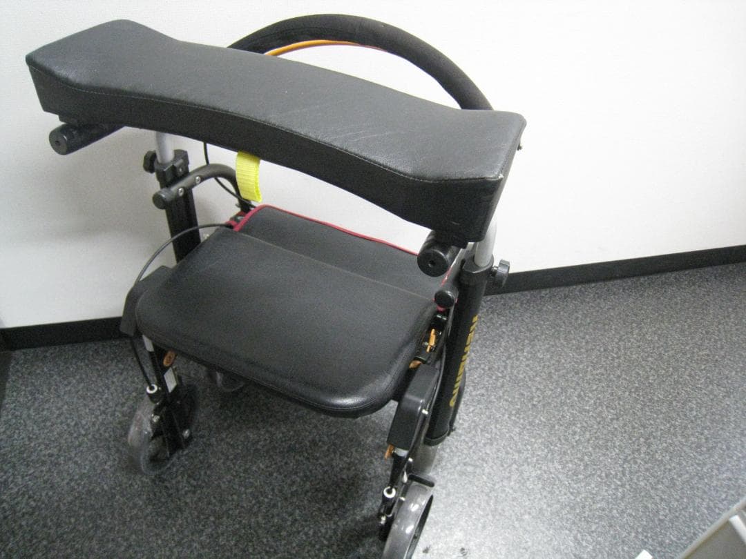 【送料無料】前腕支持型歩行車 REHAMO(リハモ) ナブテスコ ②