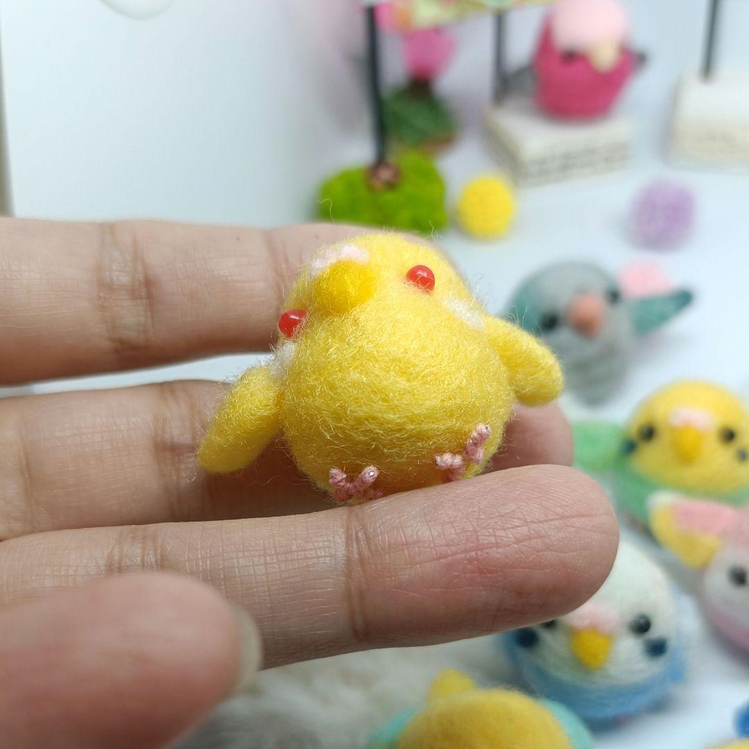 羊毛フェルト まんまるルチノーちゃん（赤目） マット付き セキセイインコ
