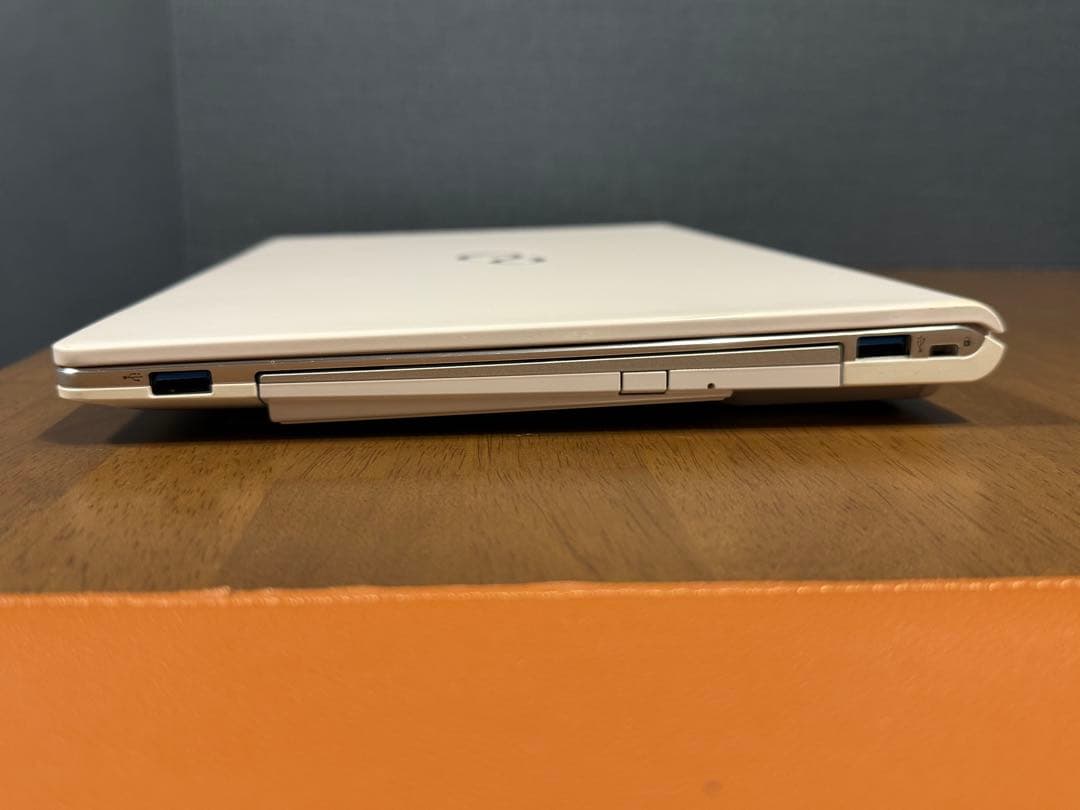 富士通　LIFEBOOK SH90/B1 ノートパソコン