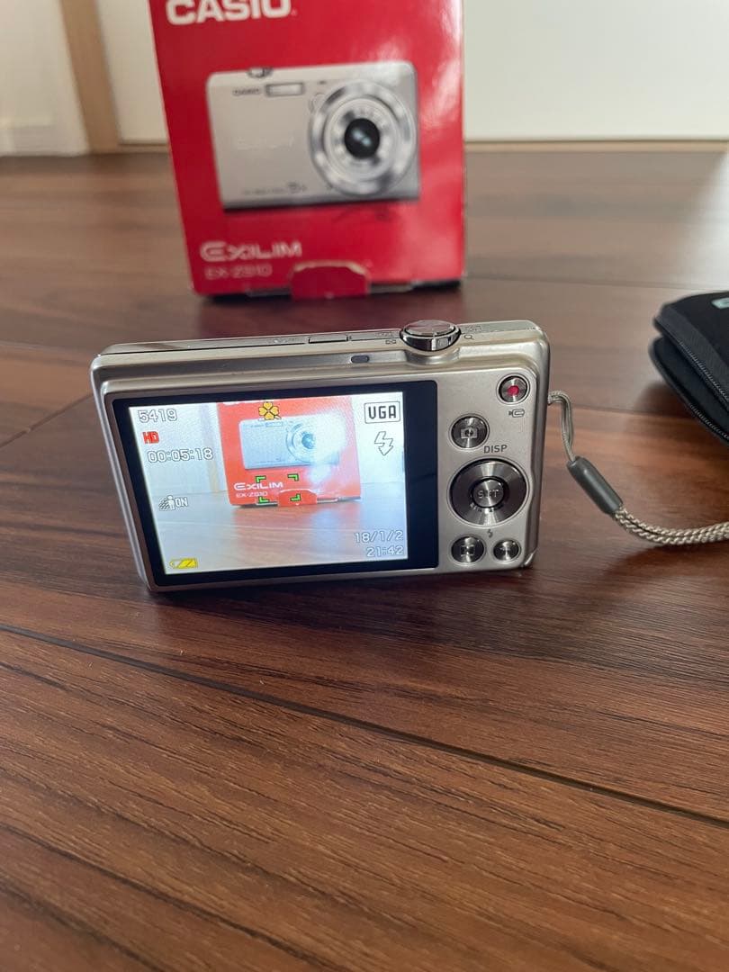 CASIO EXILIM EX-ZS10 コンパクトデジタルカメラ